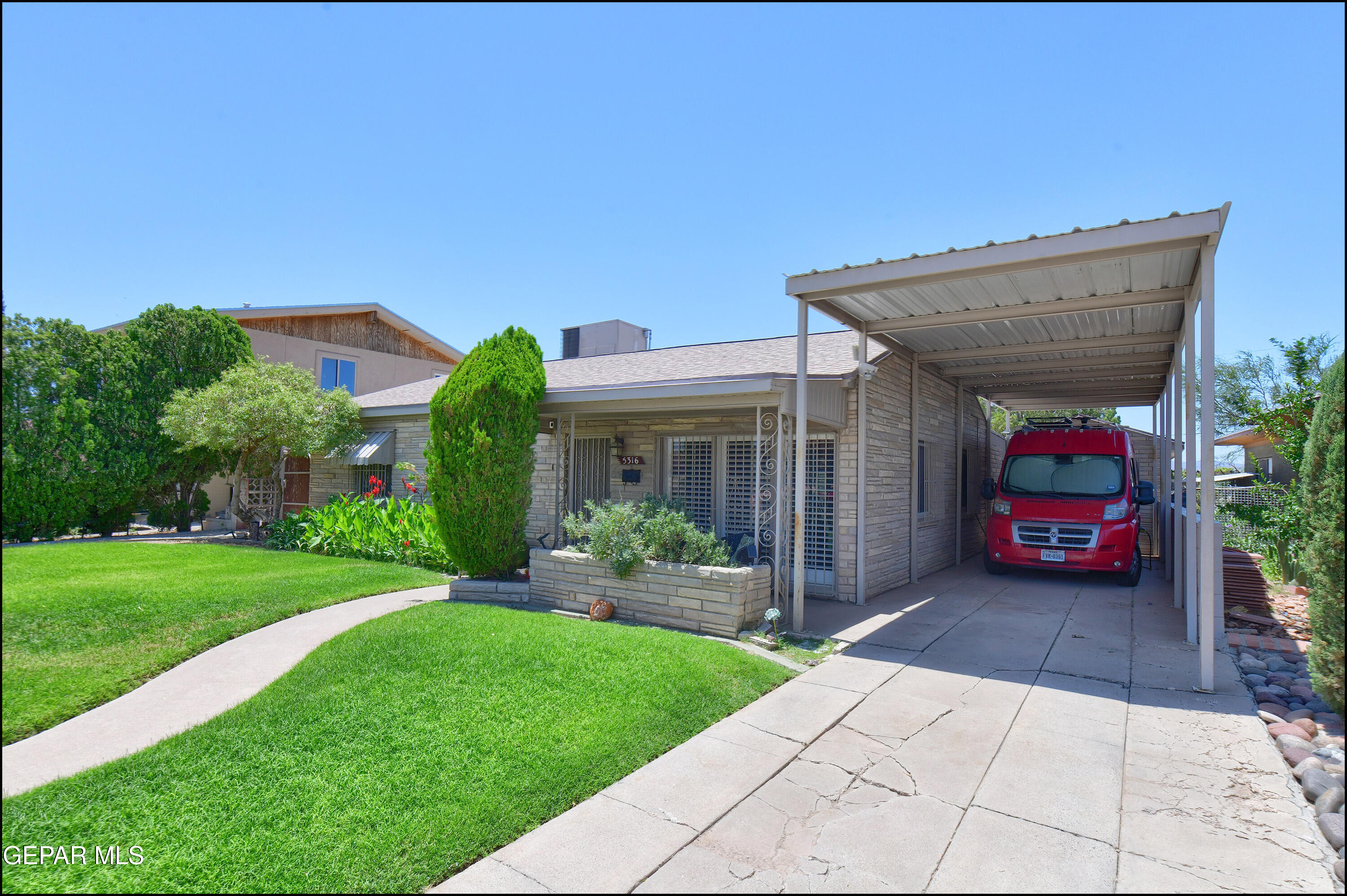 5316 Garry Owen Road El Paso, TX 79903 - Photo 4 of 38 04