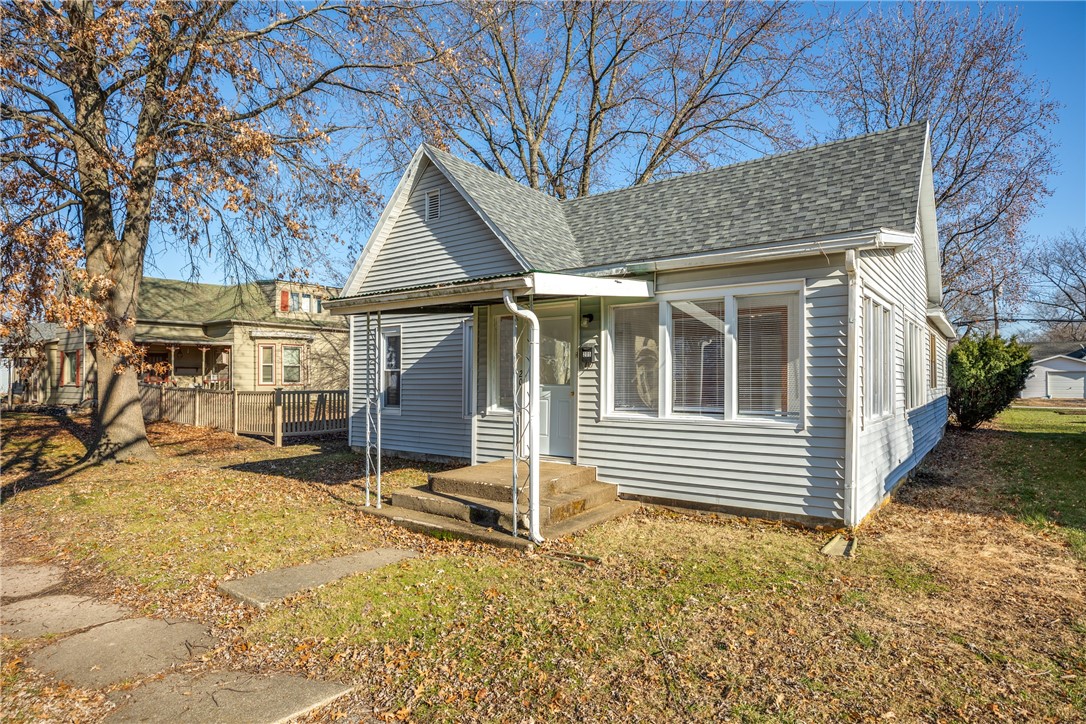 205 North 3rd Street Altamont, IL 62411 - Photo 3 of 25