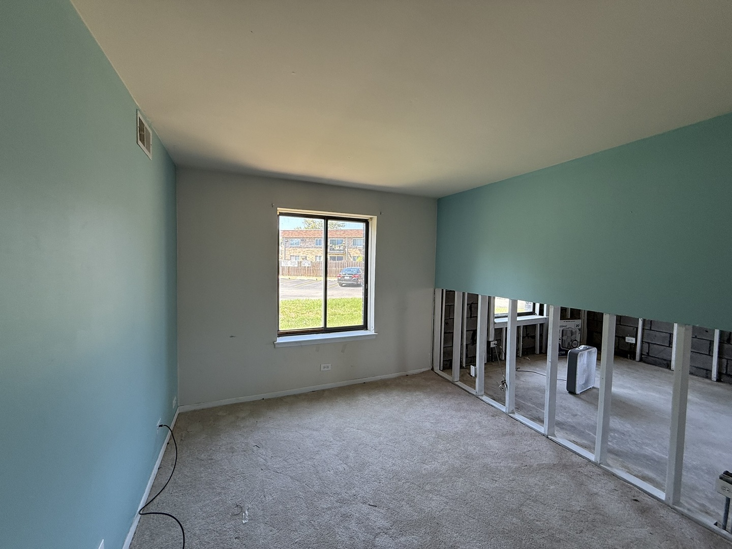 830 Elder Road, Unit 111 Homewood, IL 60430 - Photo 9 of 15 an empty room with windows
