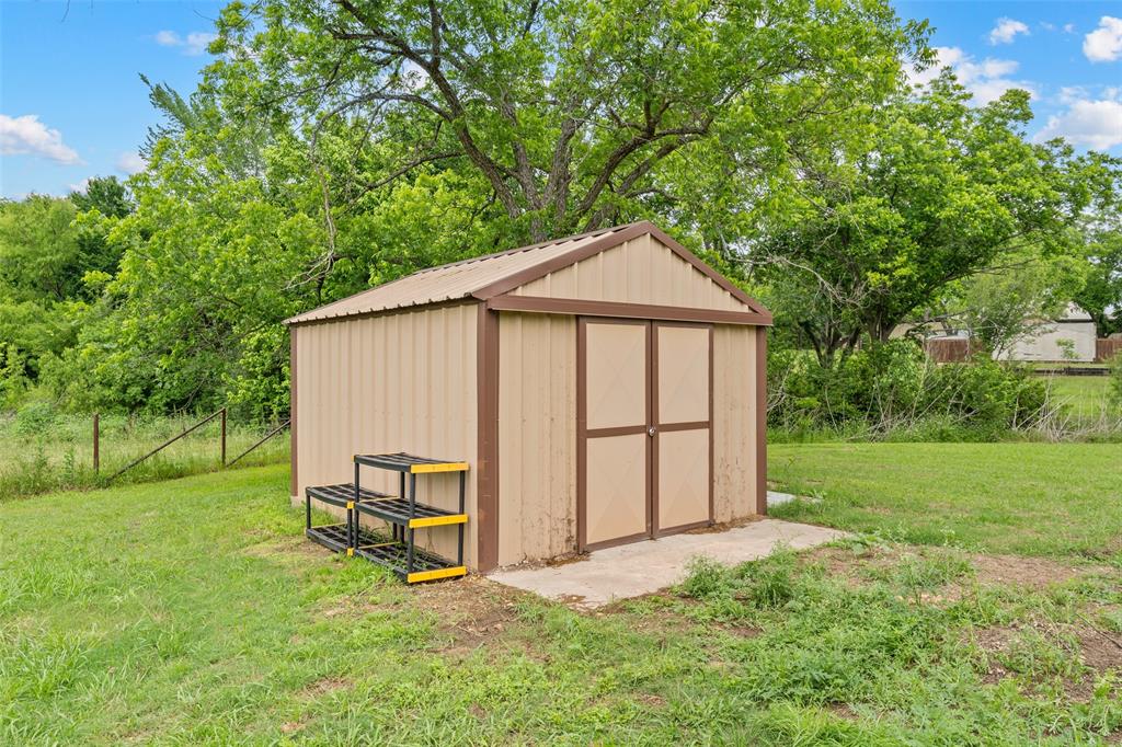 608 West Spring Street West, TX 76691 - Photo 21 of 27 a view of backyard with green space