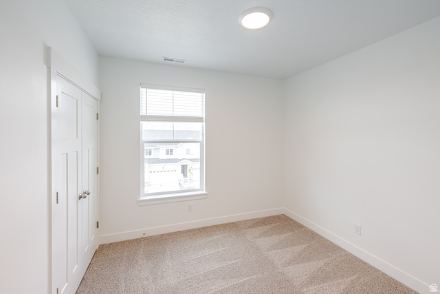 675 West 4500th South, Unit P301 Mapleton, UT 84664 - Photo 6 of 16 Bright room featuring a single window with horizontal blinds, neutral carpet flooring, and white baseboards