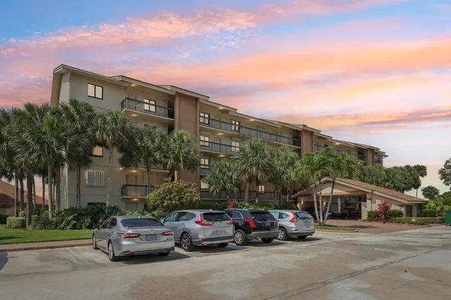 $580,000 | 1601 Marina Isle Way, Unit 101, Jupiter, FL 33477