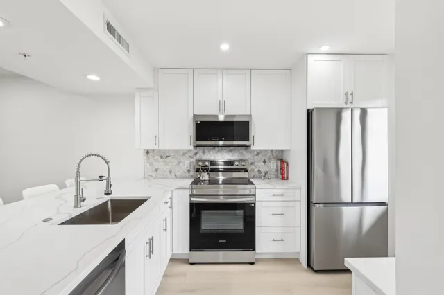 $580,000 | 1601 Marina Isle Way, Unit 101, Jupiter, FL 33477