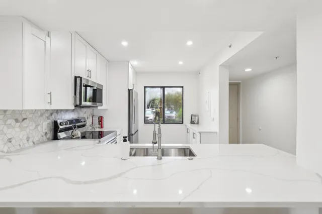 $580,000 | 1601 Marina Isle Way, Unit 101, Jupiter, FL 33477