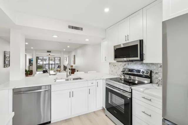 $580,000 | 1601 Marina Isle Way, Unit 101, Jupiter, FL 33477