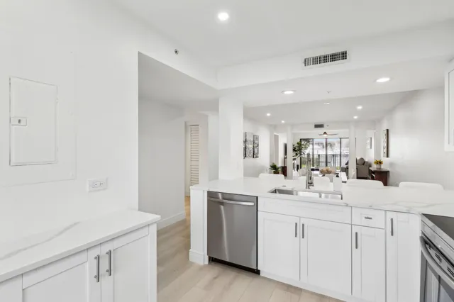 $580,000 | 1601 Marina Isle Way, Unit 101, Jupiter, FL 33477