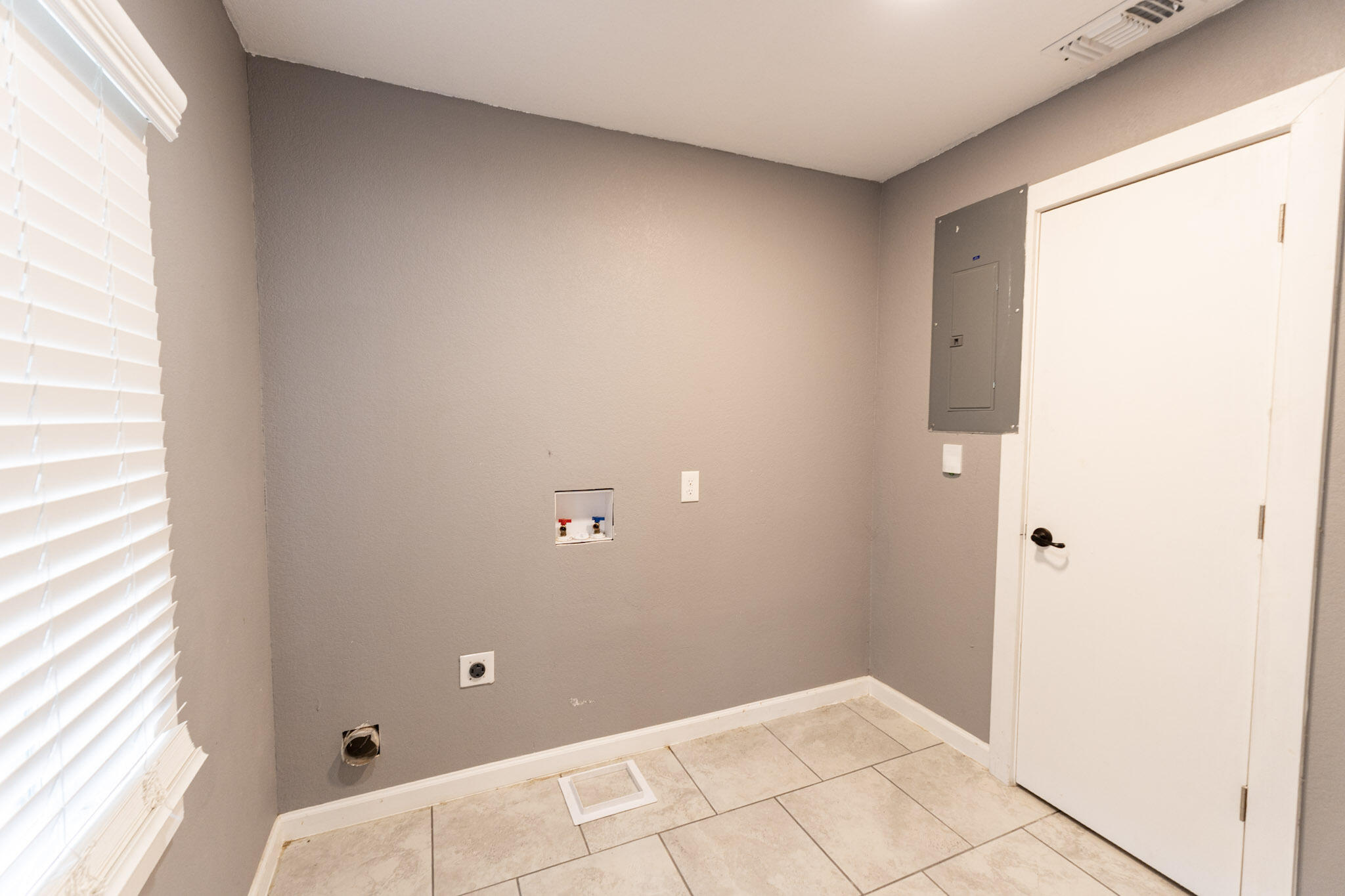 3006 36th Street Lubbock, TX 79413 - Photo 15 of 16 a view of an empty room