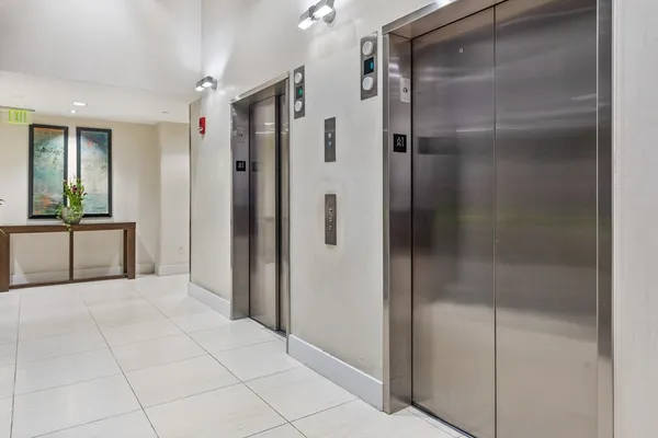 $5,200 | 80 Broad Street, Unit 307, Boston, MA 02110