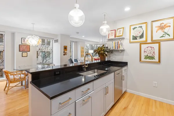 $5,200 | 80 Broad Street, Unit 307, Boston, MA 02110