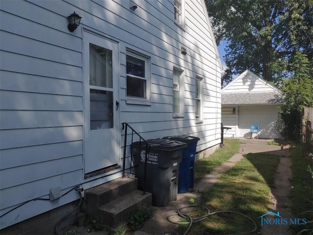 2552 Gracewood Road Toledo, OH 43613 - Photo 3 of 35 Gallery Image 3