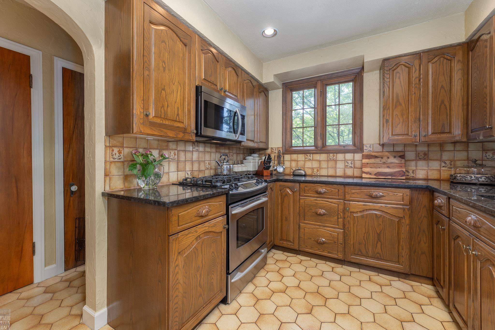 905 Pemberton Road Grosse Pointe Park, MI 48230 - Photo 18 of 34