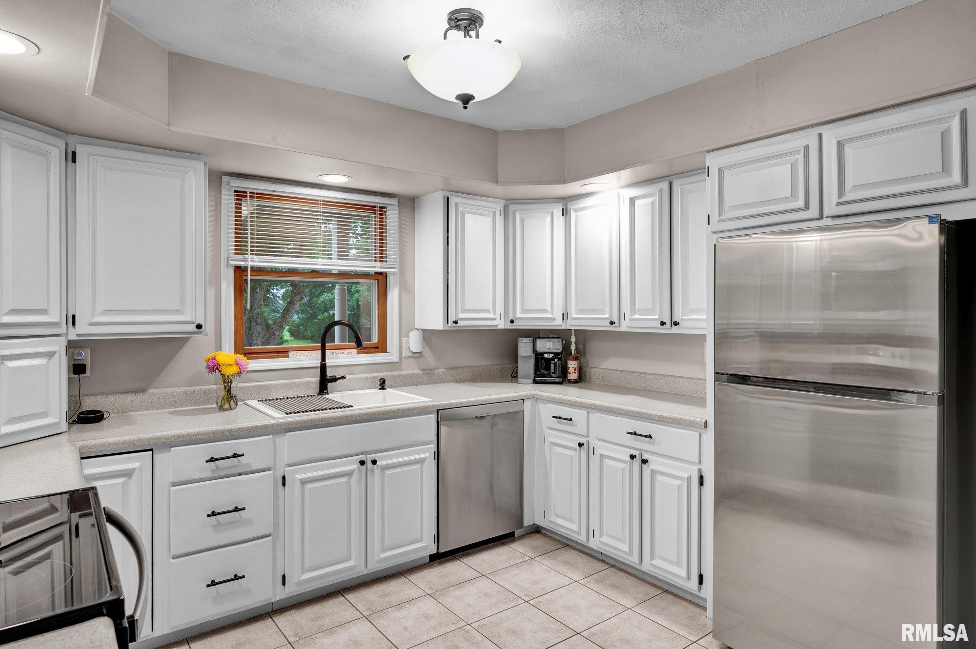 17 Marion Point Pekin, IL 61554 - Photo 7 of 45 Gallery Image 7