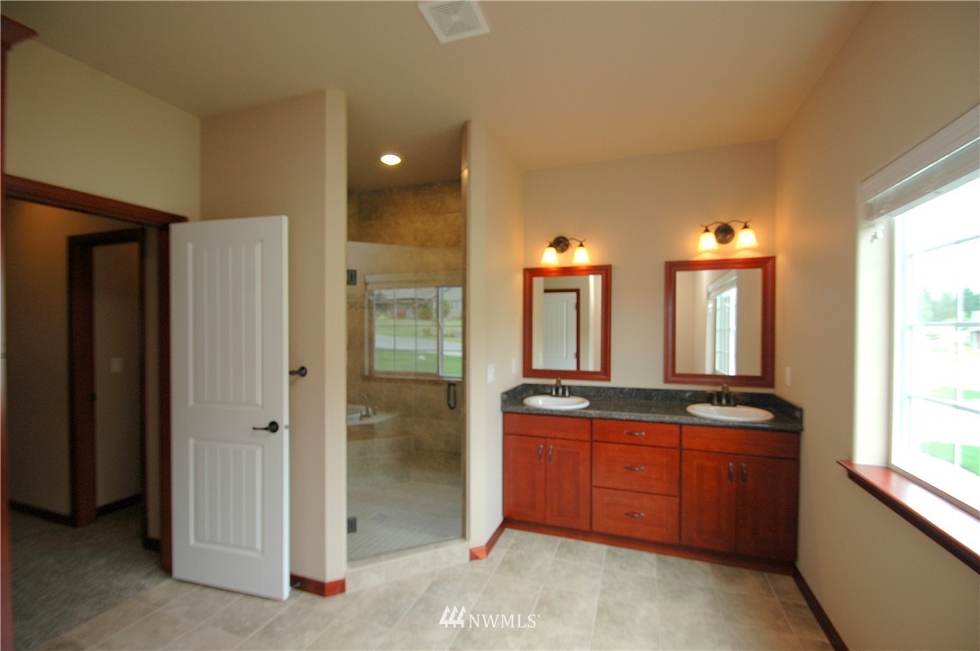 9200 Fox Ridge Lane Southeast Olympia, WA 98513 - Photo 8 of 21 Gallery Image 8