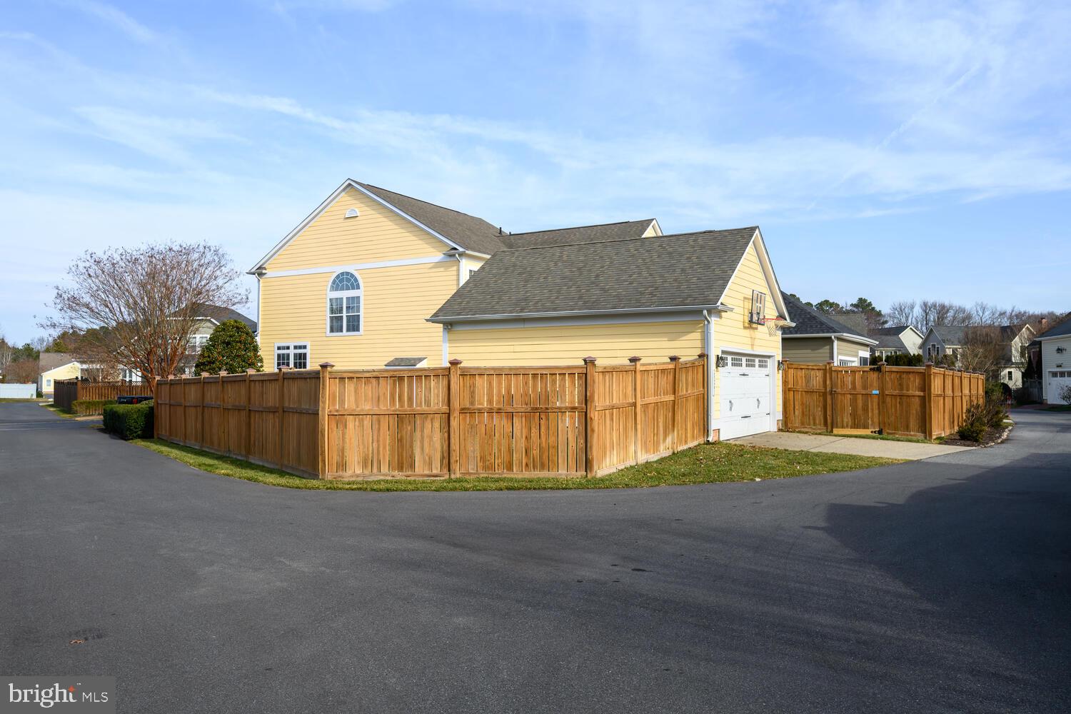 28241 Knapps Easton, MD 21601 - Photo 18 of 69 a view of an house with backyard and road