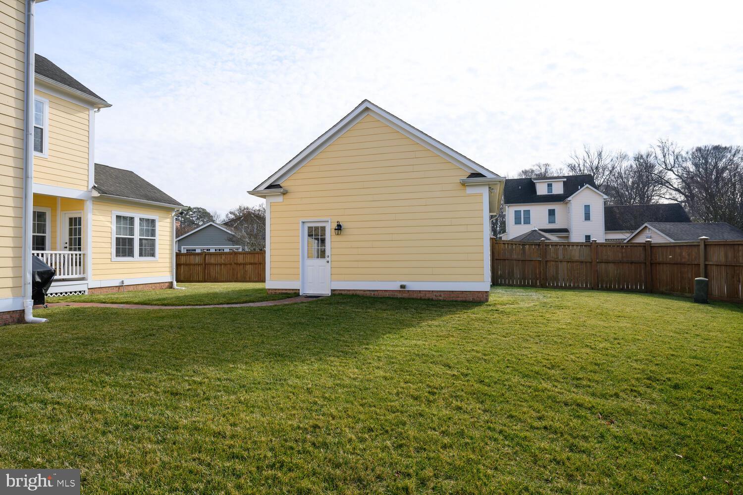28241 Knapps Easton, MD 21601 - Photo 20 of 69 a view of a backyard of the house
