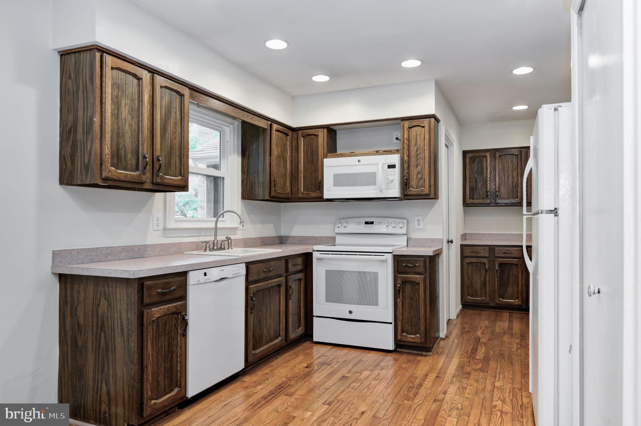 6016 Wheaton Drive Burke, VA 22015 - Photo 8 of 63 Kitchen