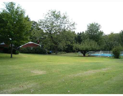623 Greenhills Road Irwin, PA 15642 - Photo 4 of 8 Yard/Garden.