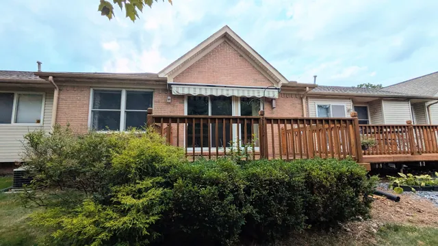 $275,000 | 23721 West Lake Circle, Unit 14, Trenton, MI 48183