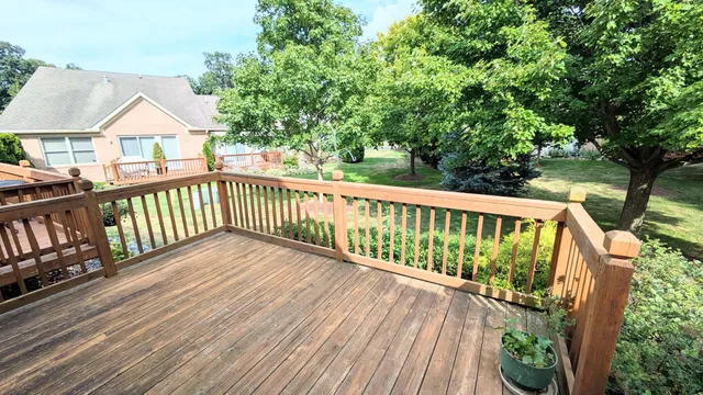 $275,000 | 23721 West Lake Circle, Unit 14, Trenton, MI 48183