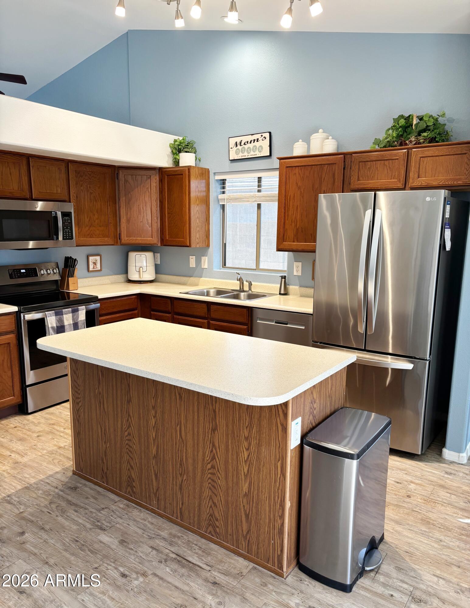 2353 East Willow Wick Road Gilbert, AZ 85296 - Photo 15 of 39 Willow-24-Kitchen