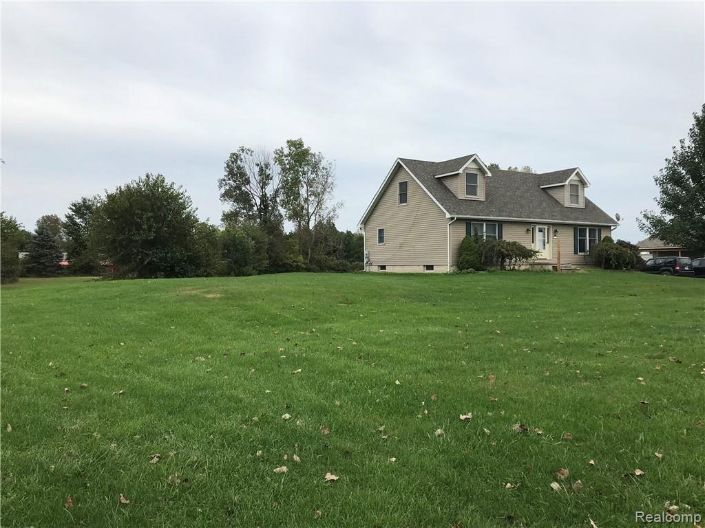 25701 Carleton West Road New Boston, MI 48164 - Photo 2 of 35