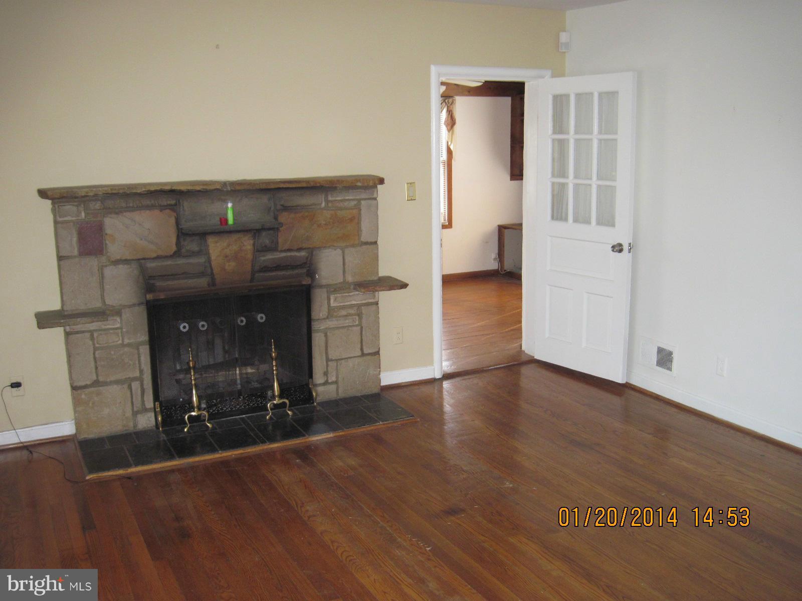 9645 Braddock Road Fairfax, VA 22032 - Photo 3 of 11 Living Room
