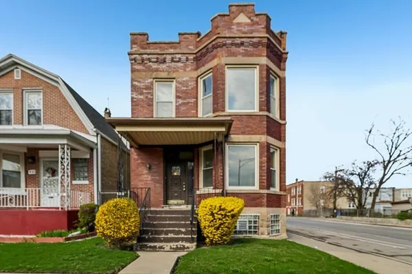 $400,000 | 956 North Trumbull Avenue, Chicago, IL 60651