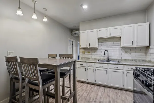 $400,000 | 956 North Trumbull Avenue, Chicago, IL 60651