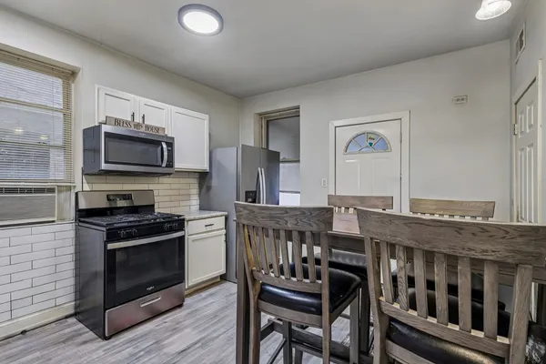 $400,000 | 956 North Trumbull Avenue, Chicago, IL 60651