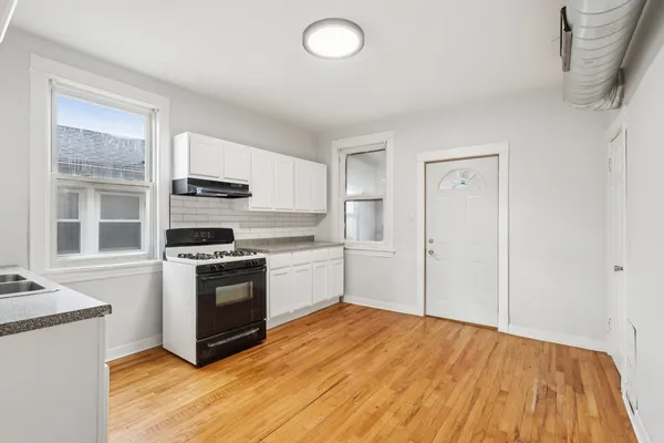 $400,000 | 956 North Trumbull Avenue, Chicago, IL 60651