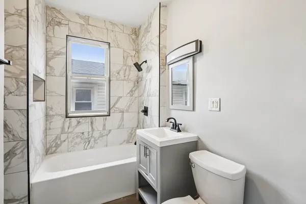 $400,000 | 956 North Trumbull Avenue, Chicago, IL 60651