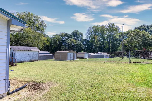 $235,000 | 408 East Catawba Avenue, Mount Holly, NC 28120