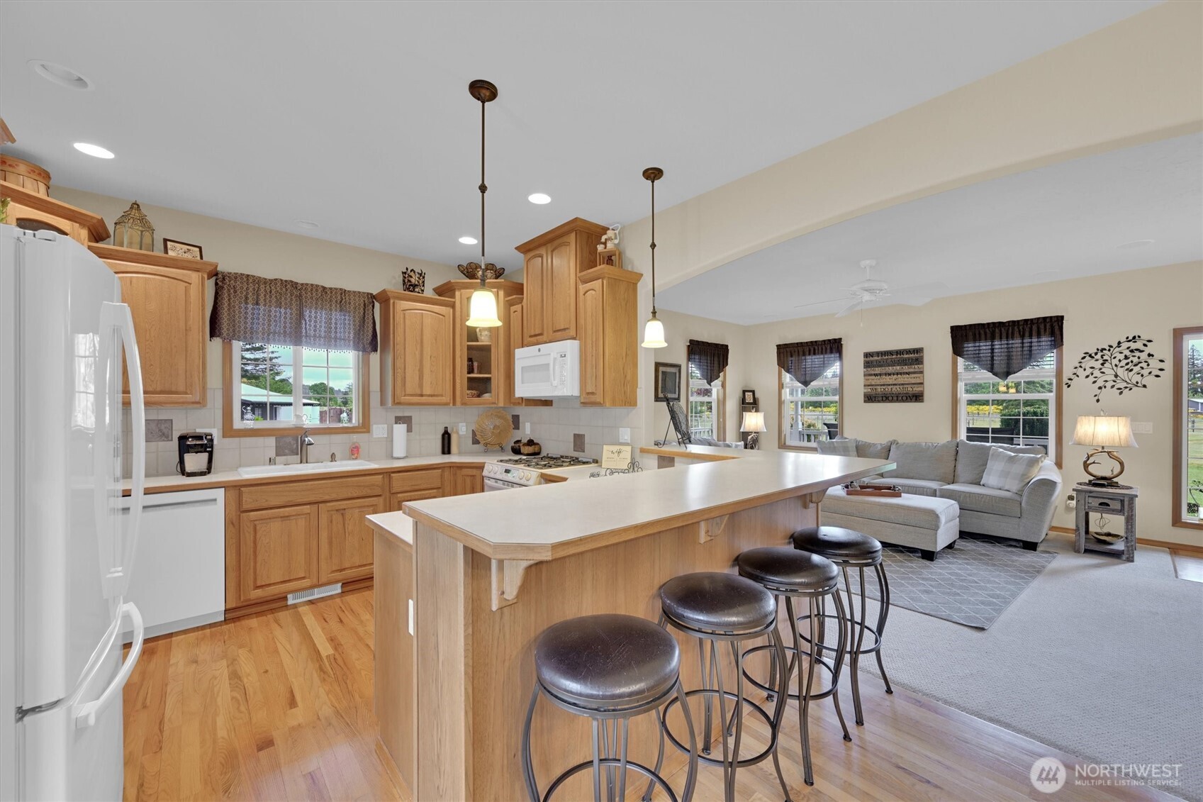 12012 Hunter Loop Road Southwest Rochester, WA 98579 - Photo 6 of 40