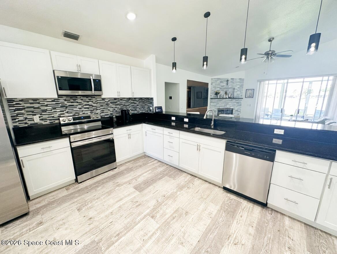 704 Carriage Hill Road Melbourne, FL 32940 - Photo 15 of 59 kitchen