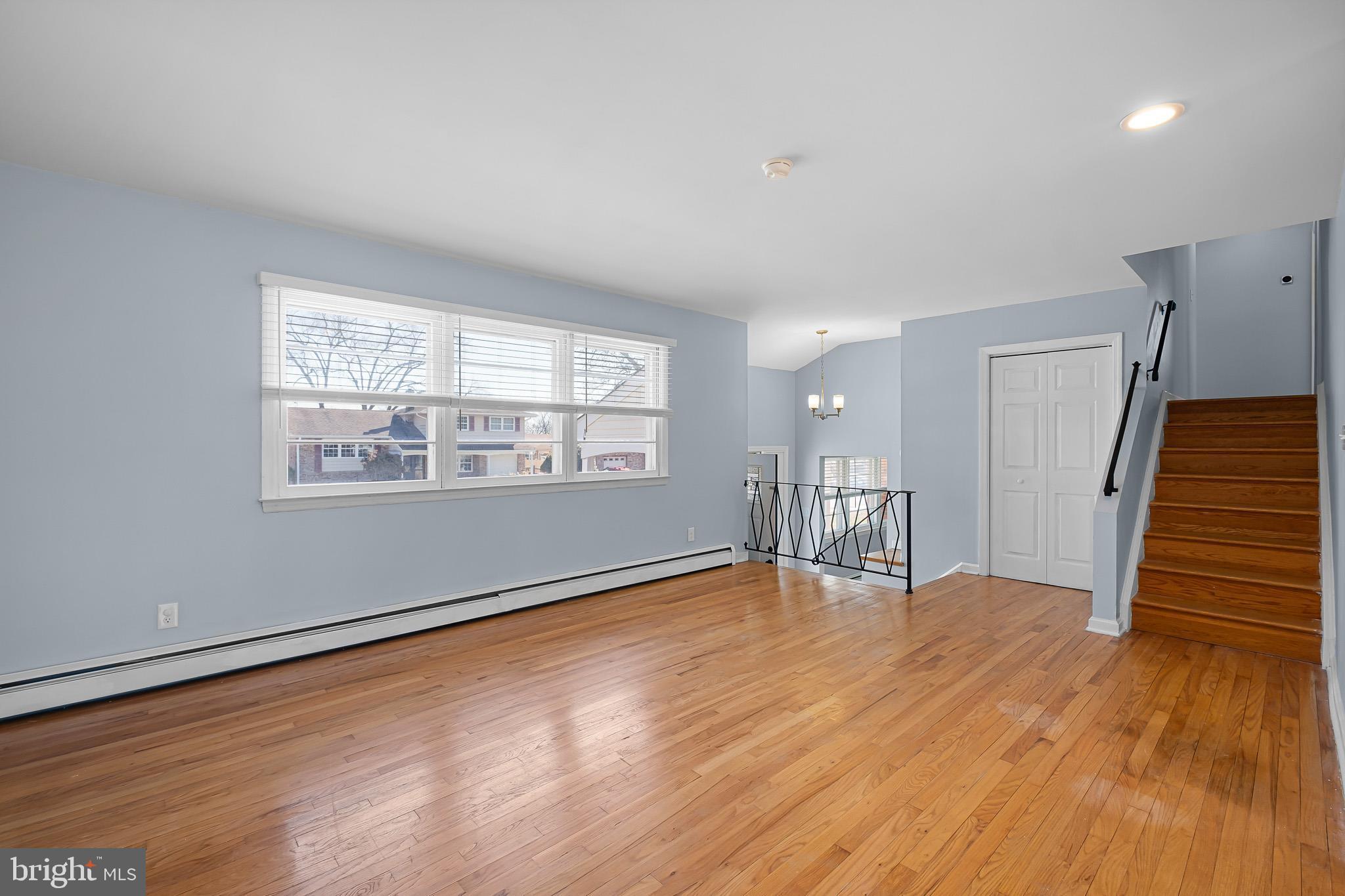 2738 Barnsley Road Wilmington, DE 19808 - Photo 4 of 25 Living Room
