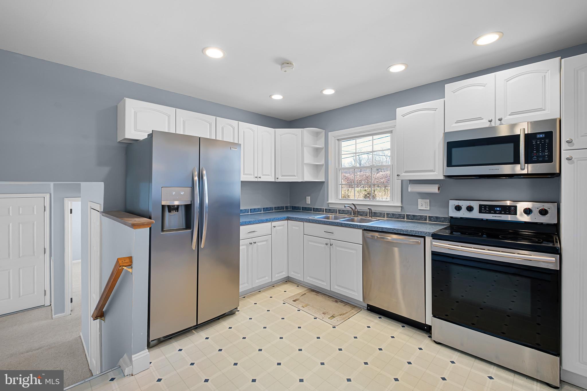 2738 Barnsley Road Wilmington, DE 19808 - Photo 10 of 25 Kitchen