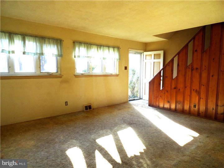 2553 Secane Road Secane, PA 19018 - Photo 2 of 11 Living Room