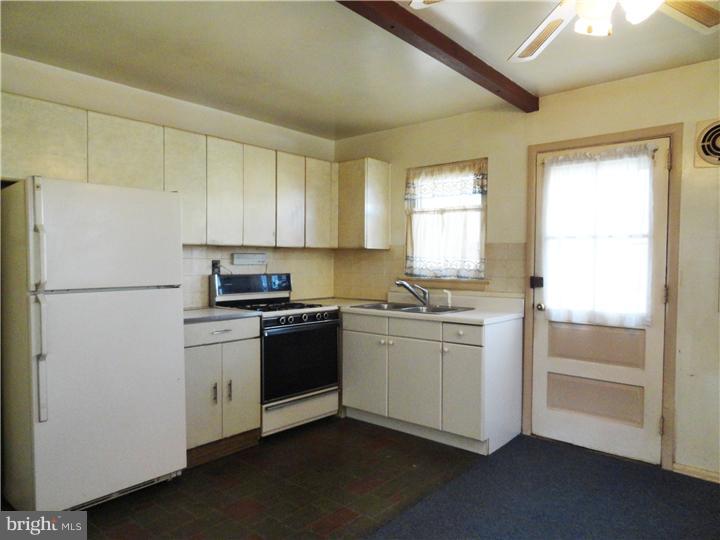 2553 Secane Road Secane, PA 19018 - Photo 3 of 11 Kitchen