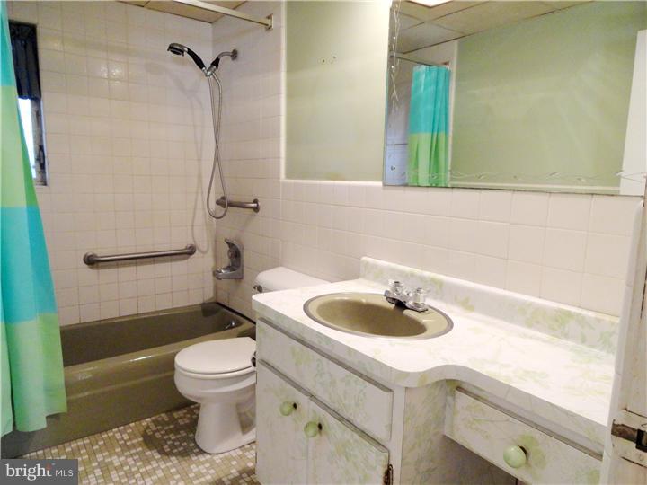 2553 Secane Road Secane, PA 19018 - Photo 8 of 11 Bathroom