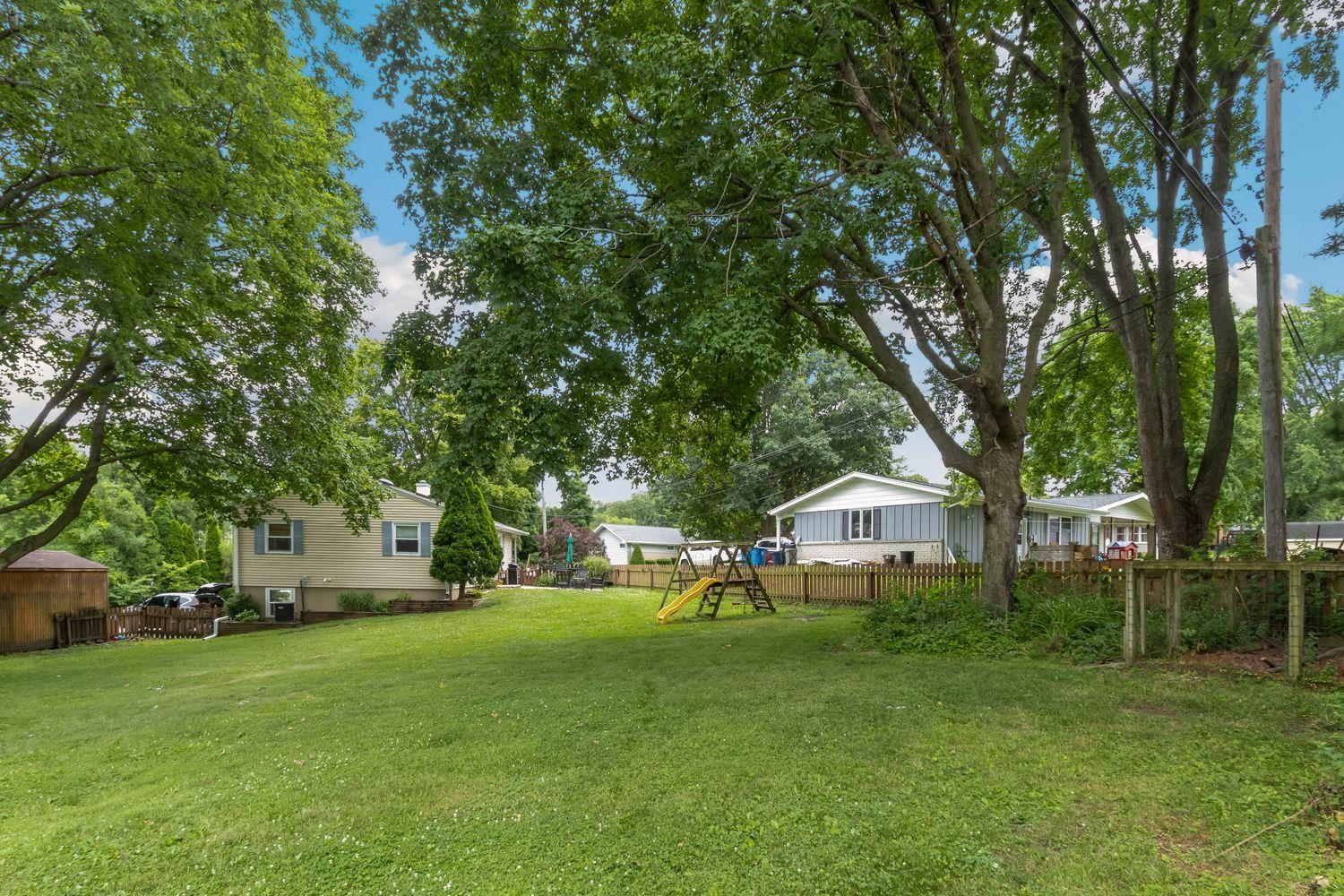 1205 Robin Road Dixon, IL 61021 - Photo 4 of 29 a house view with a garden space