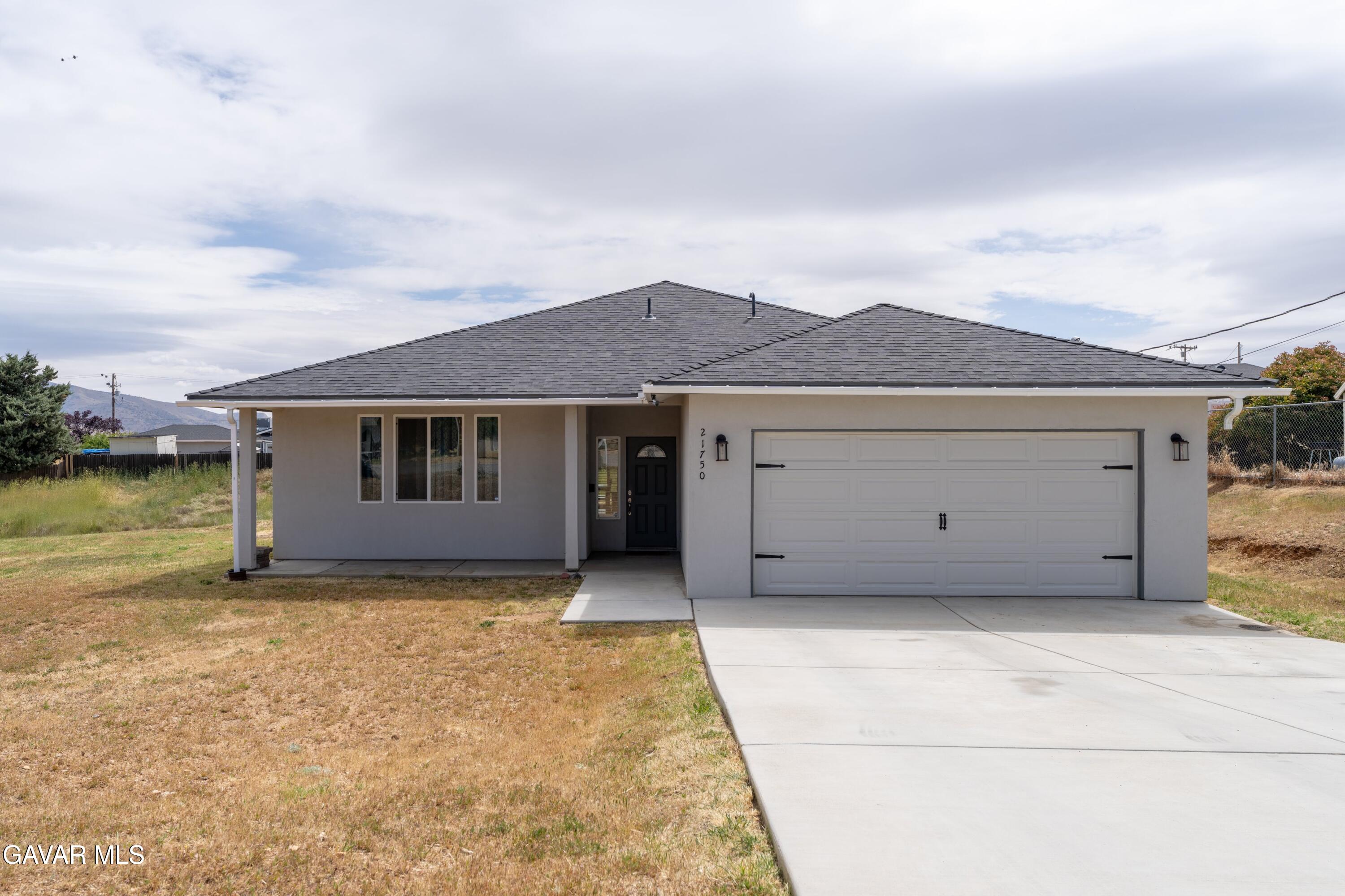 21750 Ripple Lane Tehachapi, CA 93561 - Photo 2 of 26 01-JYP02922-HDR