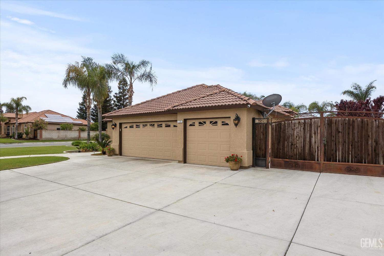 Undisclosed Address Shafter, CA 93263 - Photo 8 of 53