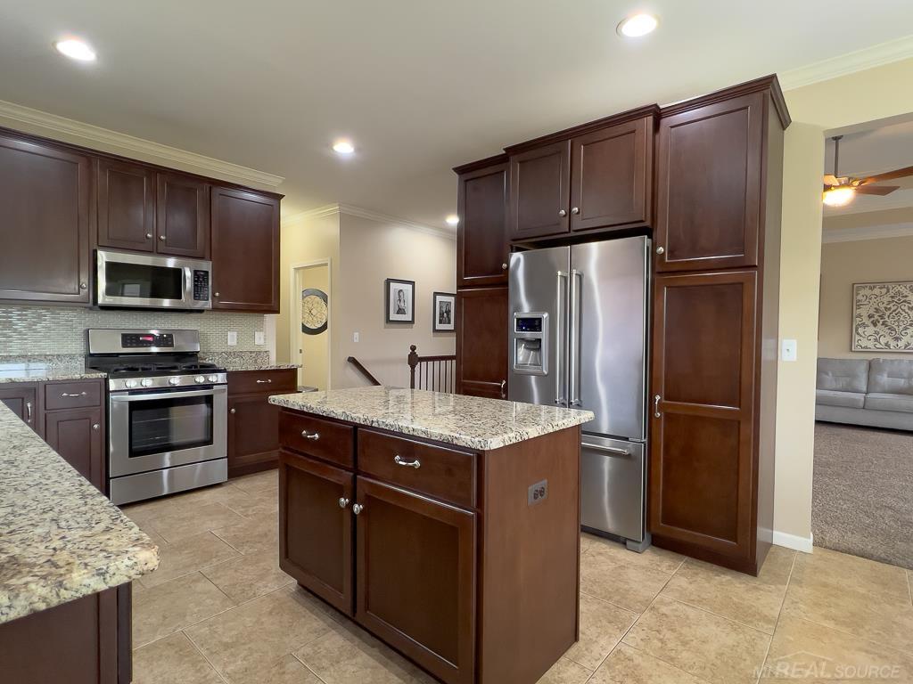 16092 Moore Park Road Macomb, MI 48044 - Photo 10 of 53 50137754-bb757027-67ab-4a68-9ff6-09f767b267e3.JPG