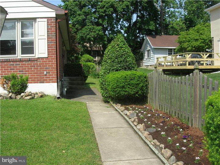 1214 Edgewood Road Havertown, PA 19083 - Photo 2 of 12 Front Yard