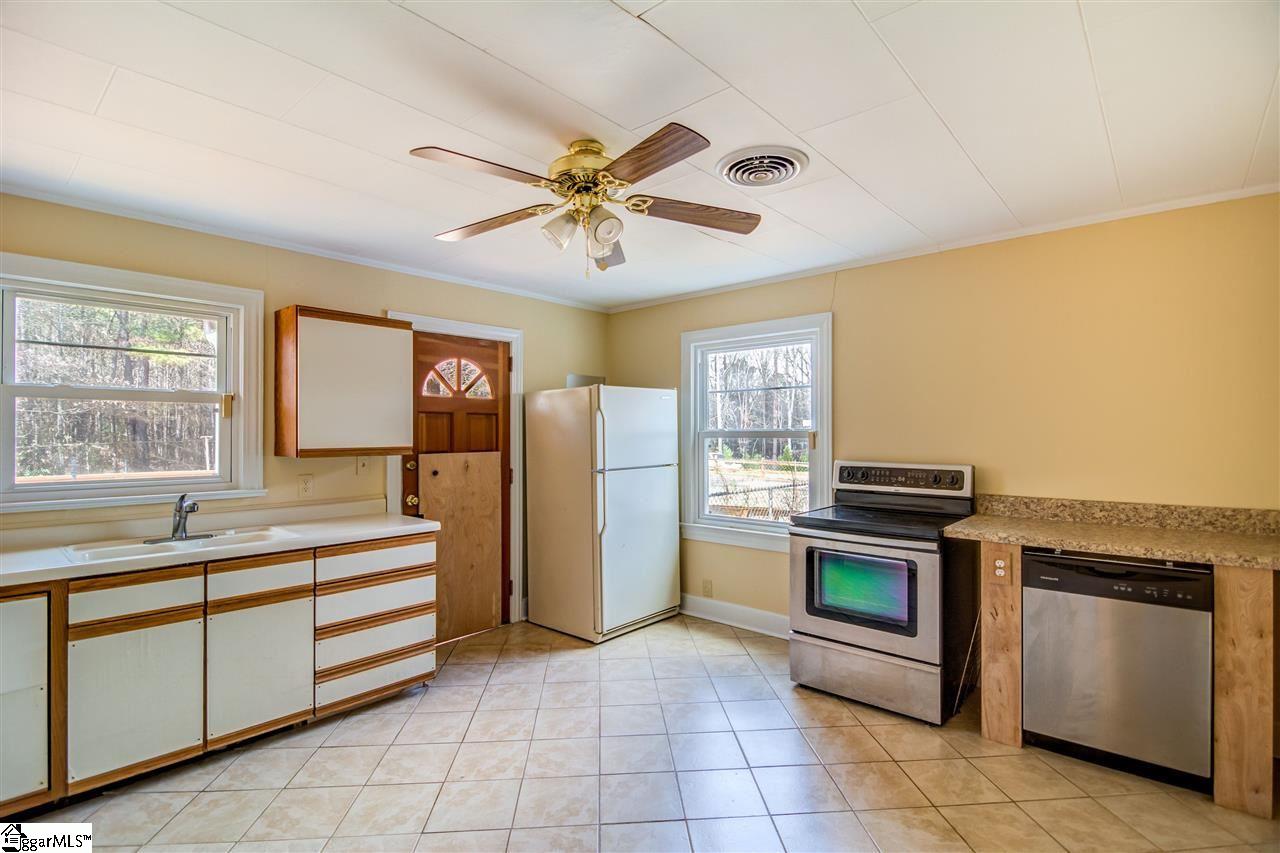 1428 Highway 72 Clinton, SC 29325 - Photo 3 of 25 Gallery Image 3