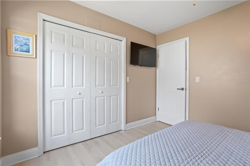 7550 Herricks Loop Orlando, FL 32835 - Photo 19 of 37 a view of a livingroom with an empty space