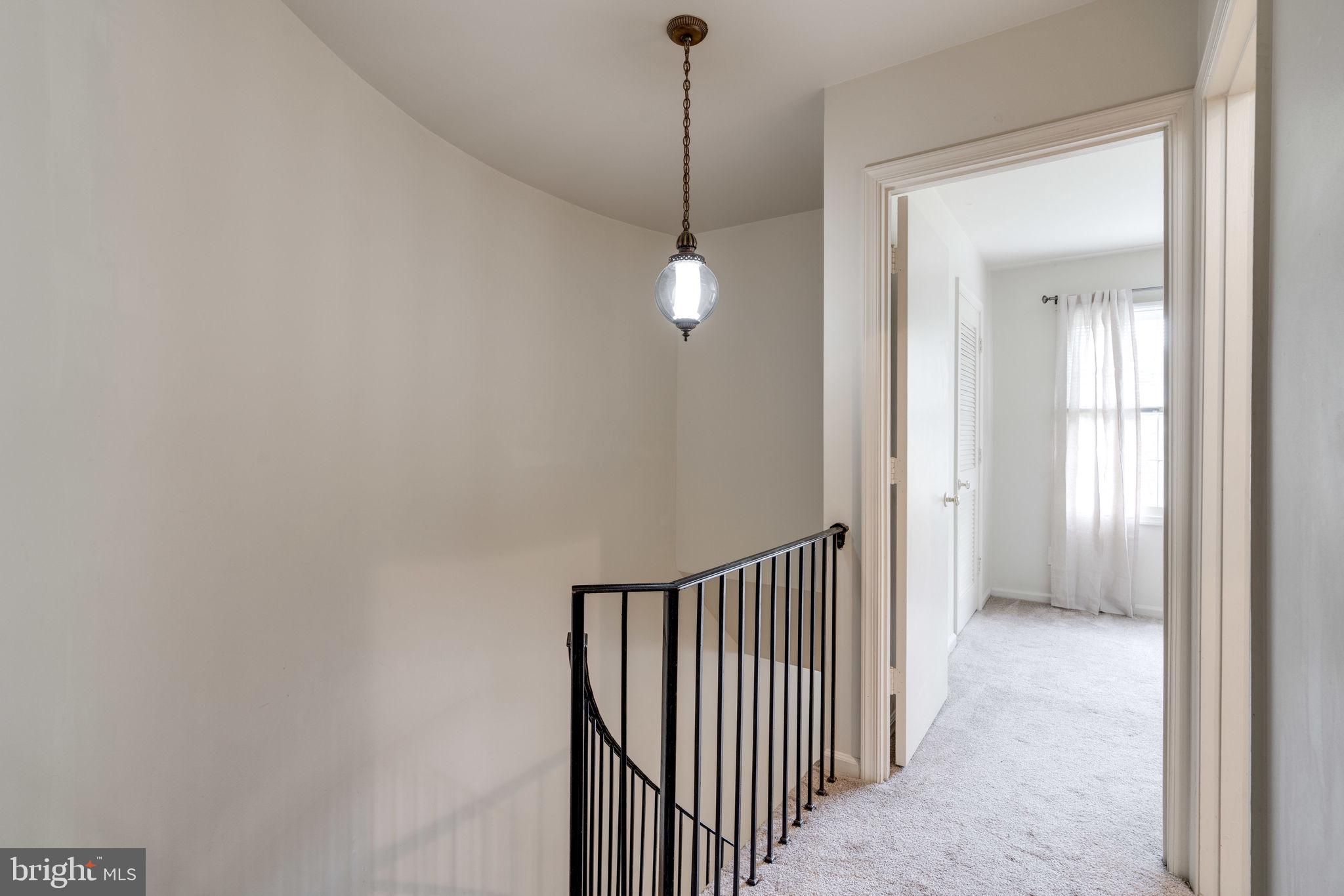 5931 Minutemen Road, Unit 251 Springfield, VA 22152 - Photo 14 of 33 Upper Hallway
