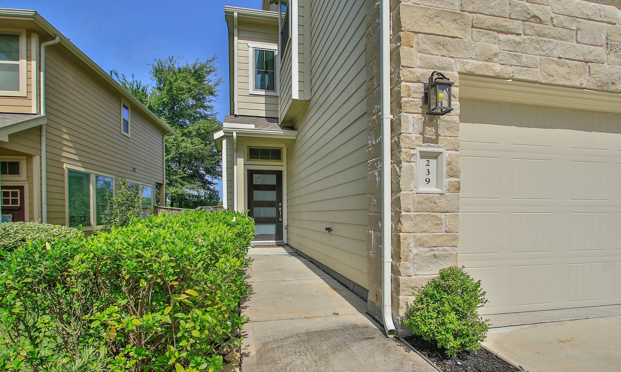 239 Biltmore Loop Montgomery, TX 77316 - Photo 5 of 40