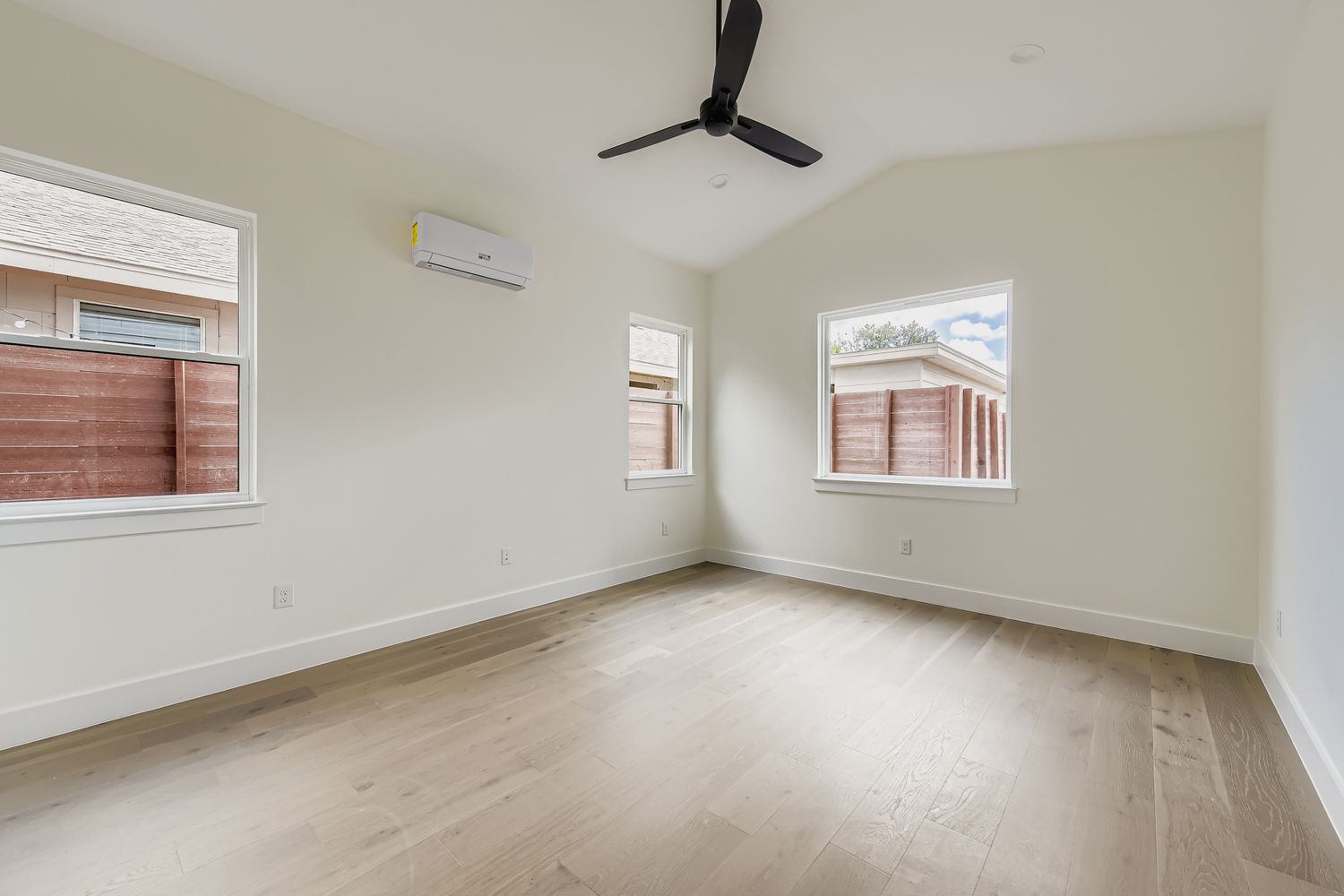4712 South Forest Drive Austin, TX 78745 - Photo 13 of 27 a view of an empty room with a window
