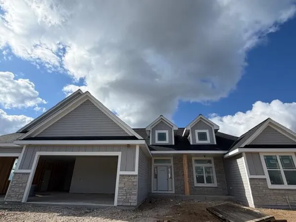 $719,990 | 527 Talbots Woods Drive, Oconomowoc, WI 53066